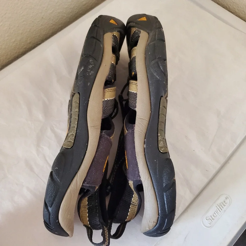 Keen Newport H2 Mens Sandals Black Olive Green Waterproof Hiking Shoes Size 9.5